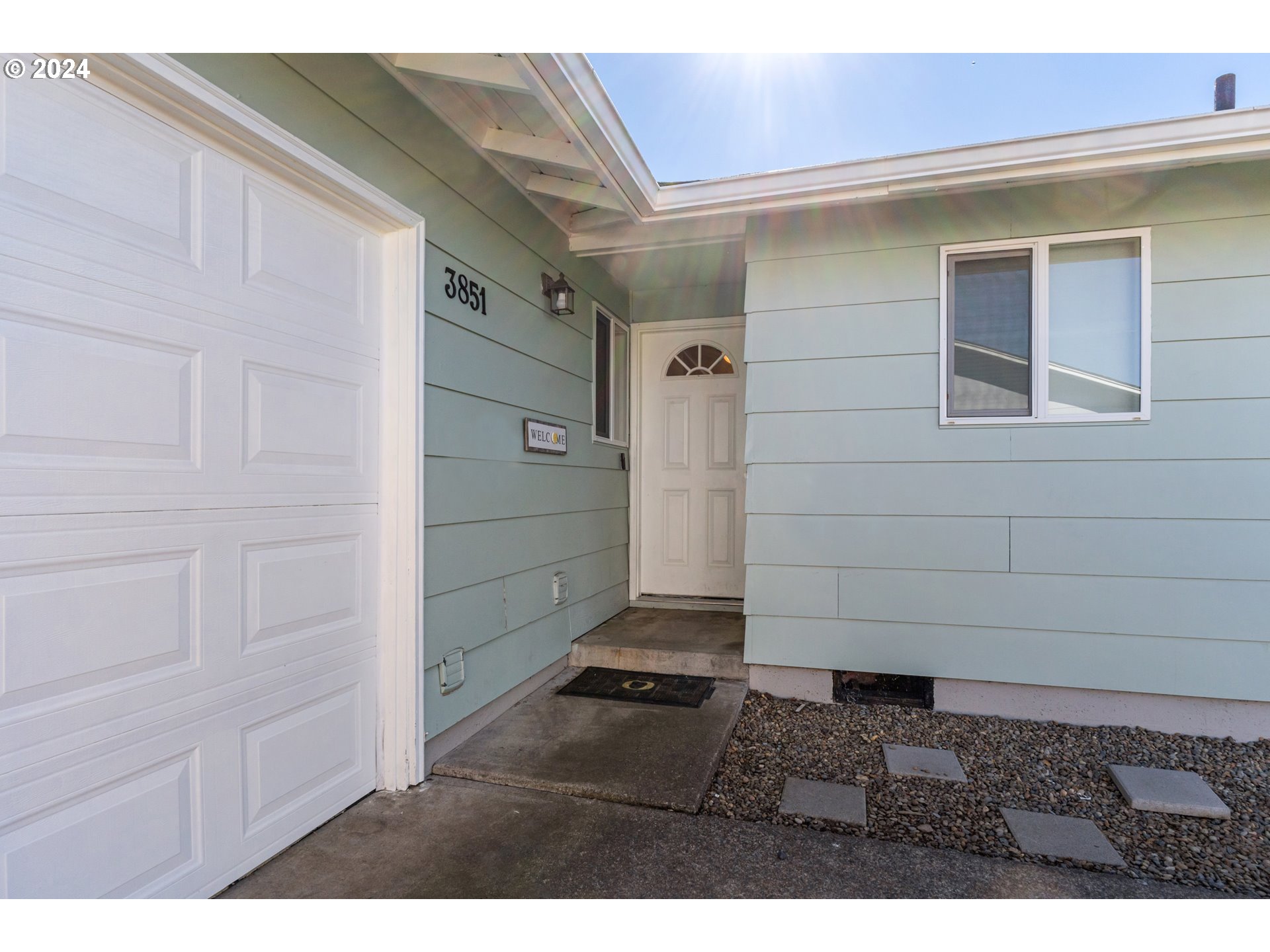 3851 Alcona Street Springfield, OR 97478 - Photo 3 of 22
