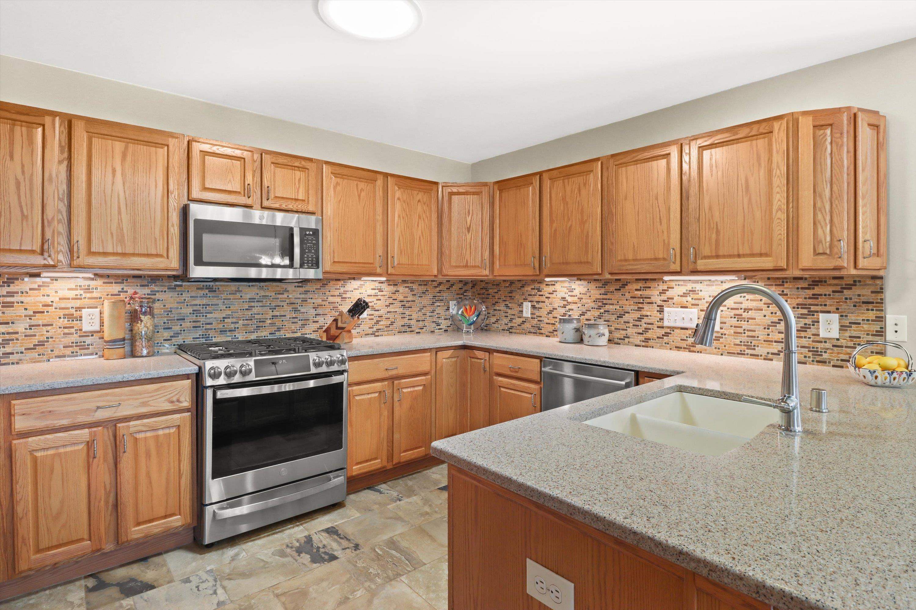 5603 Calico Drive Madison, WI 53718 - Photo 7 of 33