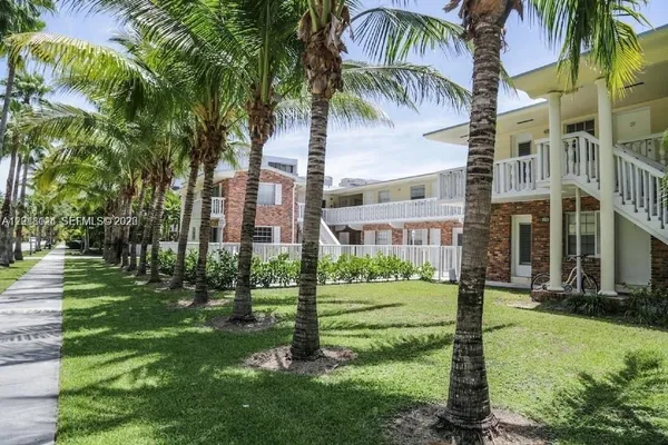$2,700 | 100 Sunrise Drive, Unit 6, Key Biscayne, FL 33149