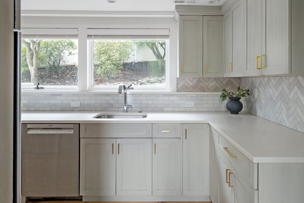 91 Glenellen Road Boston, MA 02132 - Photo 4 of 29 Gallery Image 4