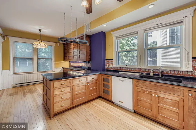 $569,999 | 1401 North Fremont Avenue, Minneapolis, MN 55411