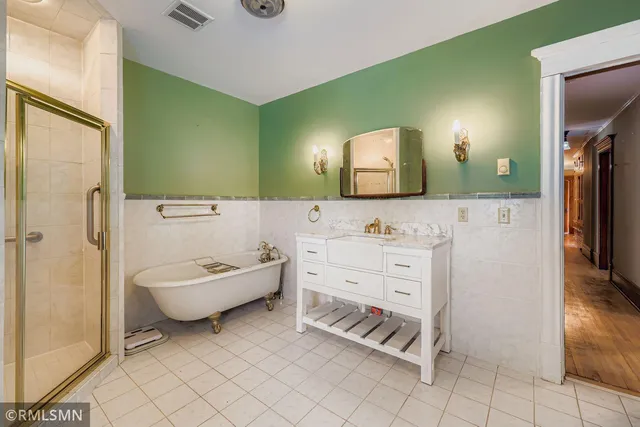 $569,999 | 1401 North Fremont Avenue, Minneapolis, MN 55411