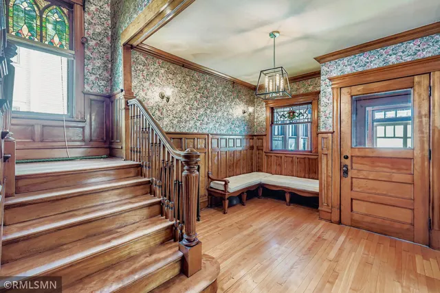 $569,999 | 1401 North Fremont Avenue, Minneapolis, MN 55411