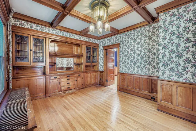 $569,999 | 1401 North Fremont Avenue, Minneapolis, MN 55411