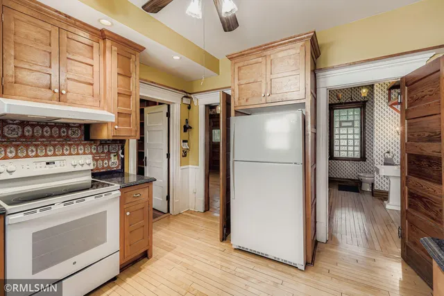 $569,999 | 1401 North Fremont Avenue, Minneapolis, MN 55411