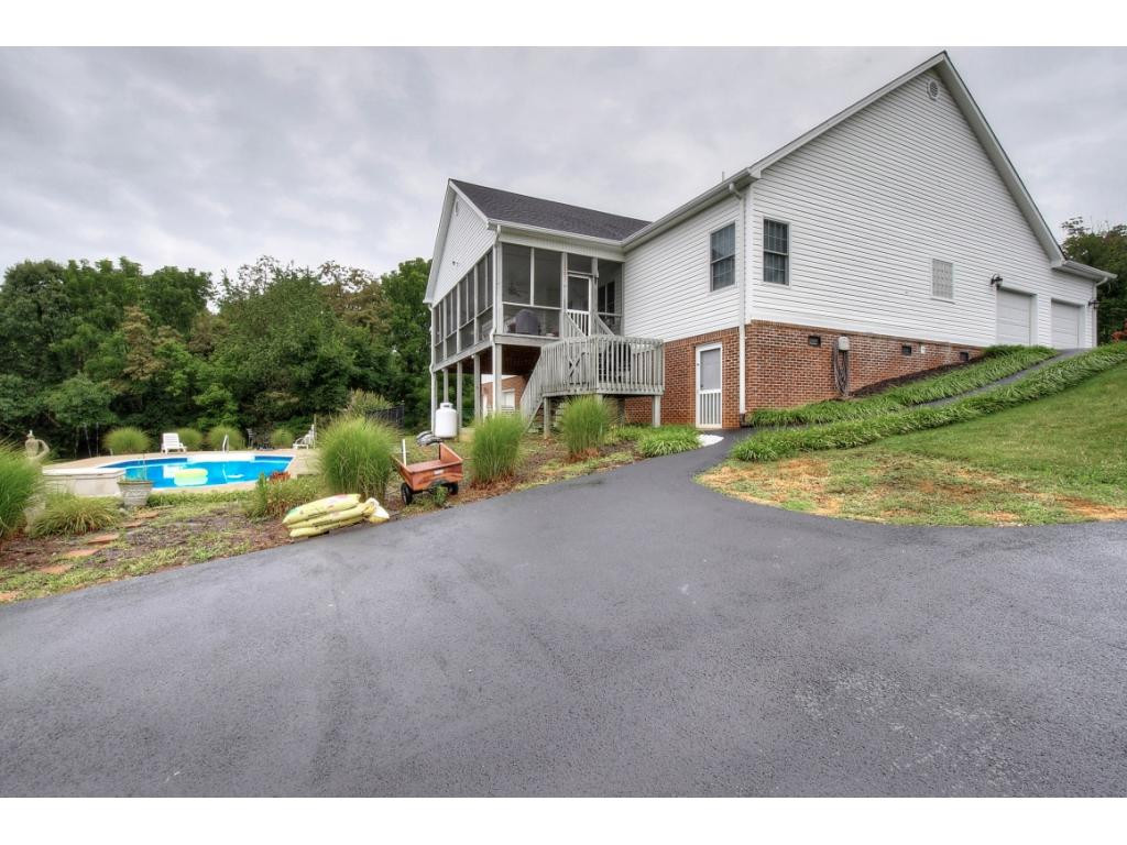 130 W Road Gray, TN 37615 - Photo 32 of 36 Lots of Parking