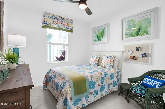 a car parked on the side of a building