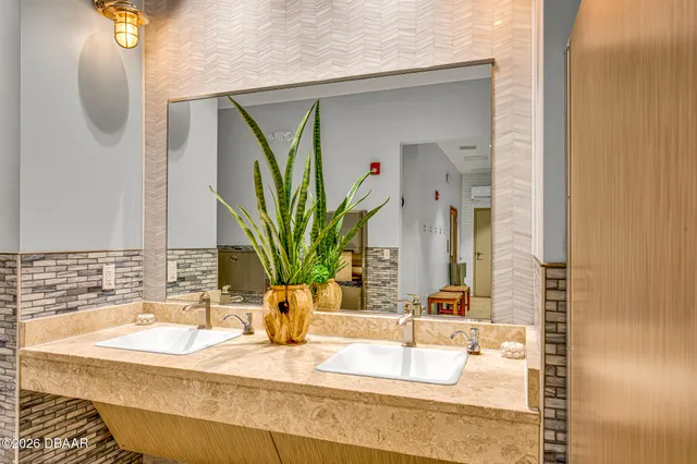 $3,100 | 233 Island Breeze Avenue, Daytona Beach, FL 32124