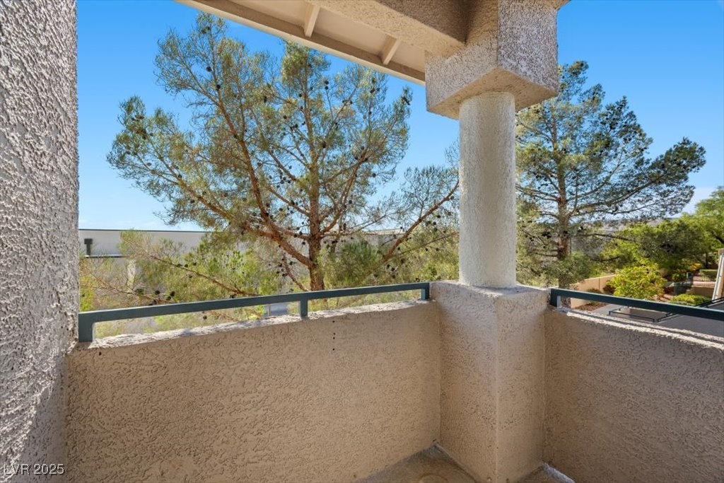2152 Quarry Ridge Street, Unit 207 Las Vegas, NV 89117 - Photo 10 of 37 View of balcony