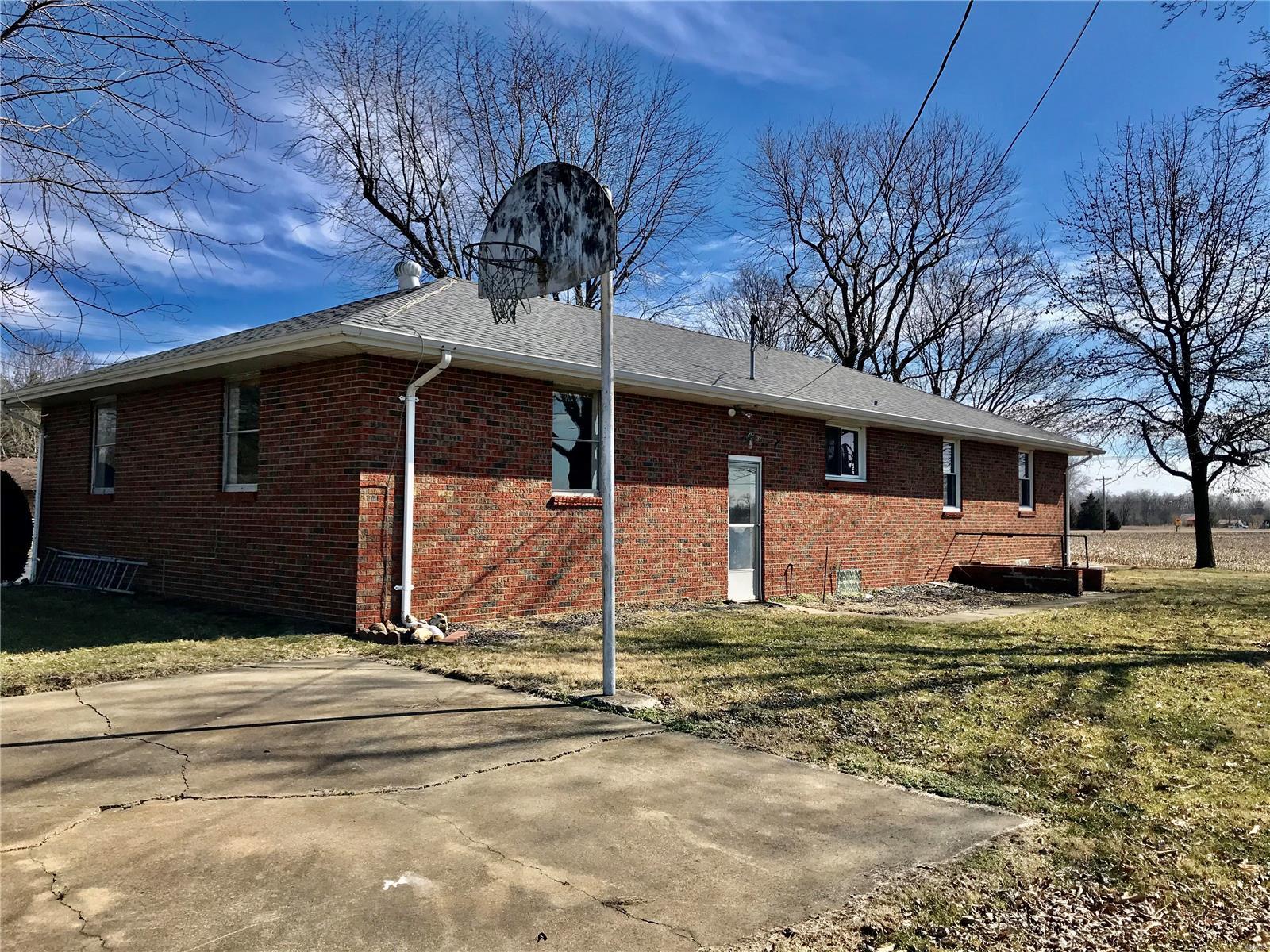 8307 Highway 159 Dorsey, IL 62021 - Photo 2 of 15 Gallery Image 2