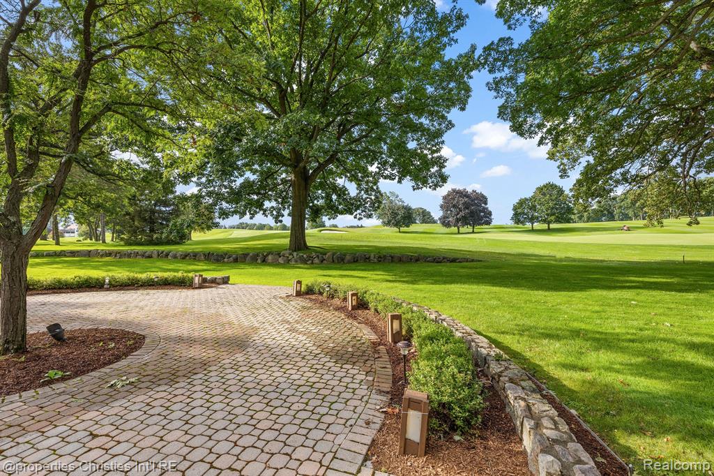1895 Rathmor Road Bloomfield Hills, MI 48304 - Photo 12 of 58