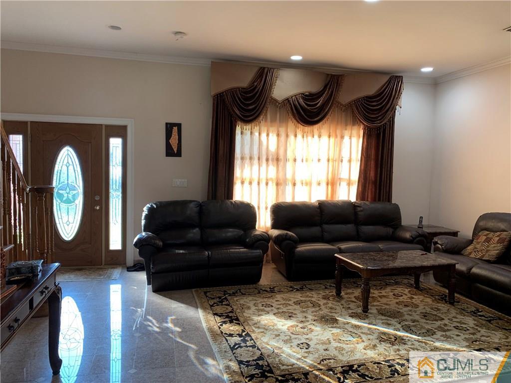 56 Chestnut Street Edison, NJ 08817 - Photo 5 of 34 Gallery Image 5