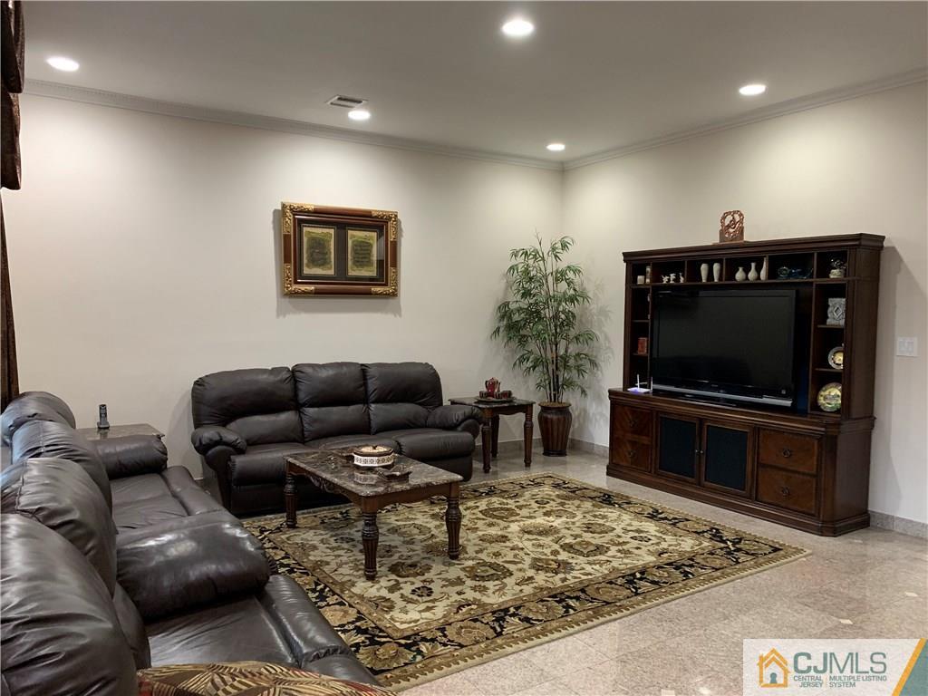56 Chestnut Street Edison, NJ 08817 - Photo 6 of 34 Gallery Image 6