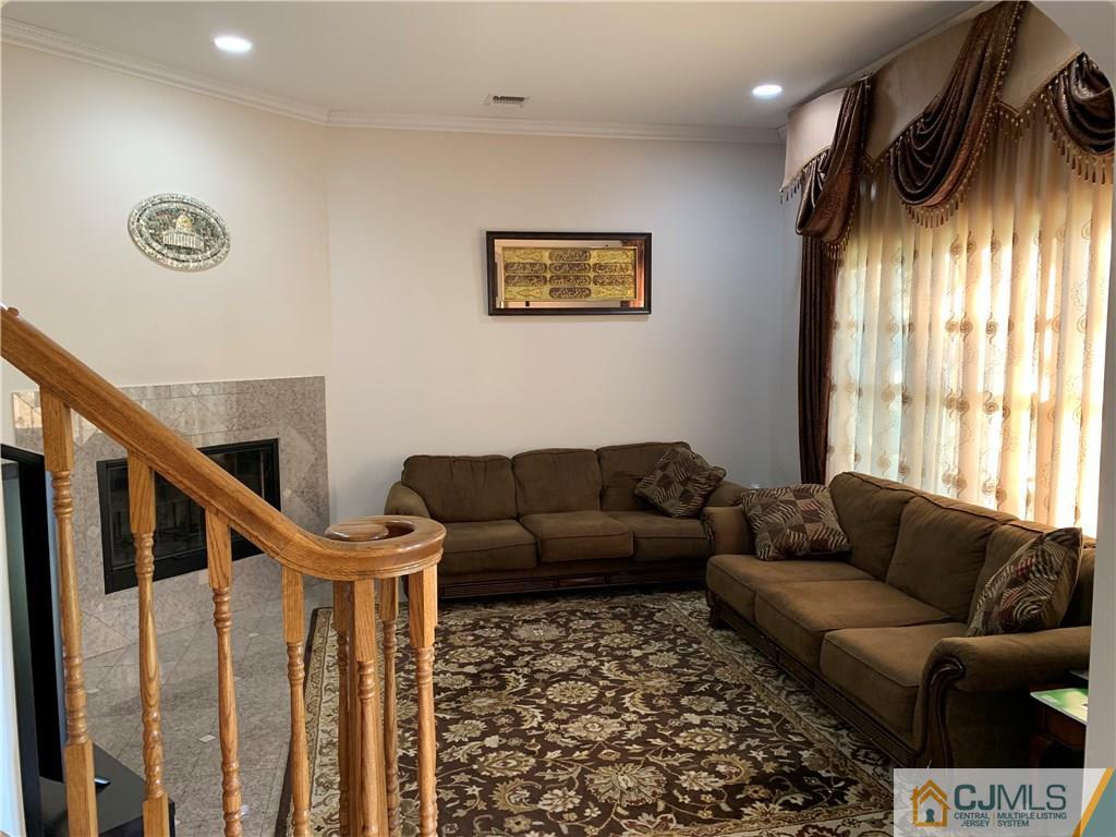 56 Chestnut Street Edison, NJ 08817 - Photo 7 of 34 Gallery Image 7