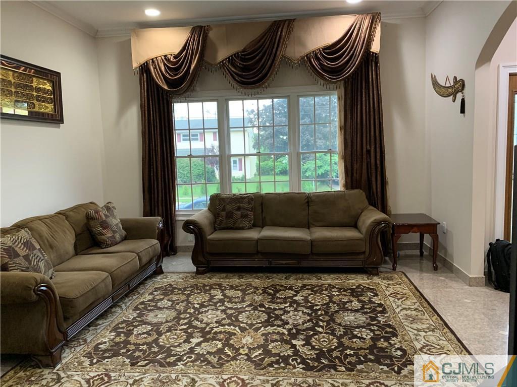 56 Chestnut Street Edison, NJ 08817 - Photo 8 of 34 Gallery Image 8