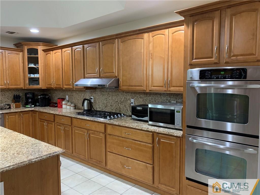 56 Chestnut Street Edison, NJ 08817 - Photo 10 of 34 Gallery Image 10