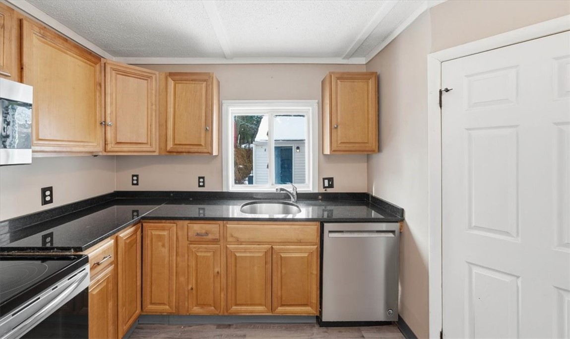 22 Colorado Street Coventry, RI 02816 - Photo 7 of 39 Granite Countertops