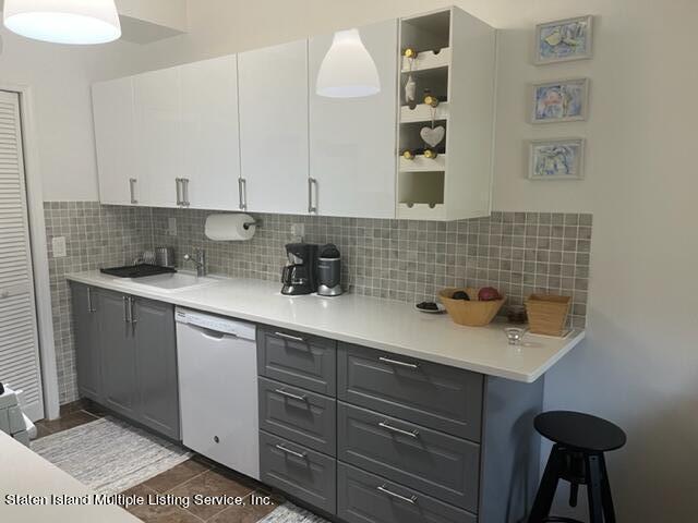 67 Rumson Road Staten Island, NY 10314 - Photo 3 of 13 IMG_3909 (1)