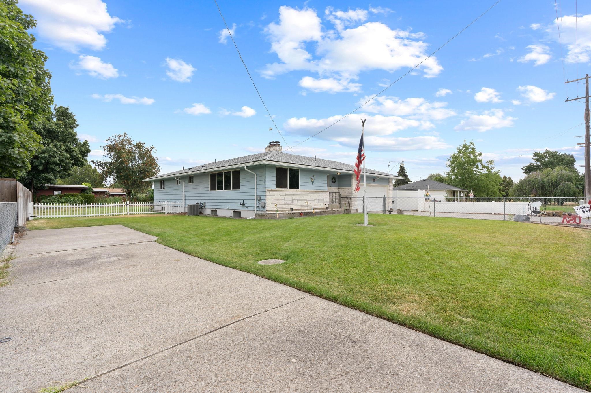 1806 North Locust Road Spokane Valley, WA 99206 - Photo 2 of 40