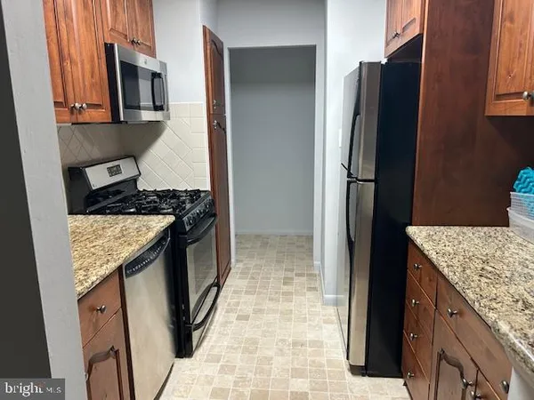 $2,300 | 1923 Wilson Lane, Unit 201, McLean, VA 22102