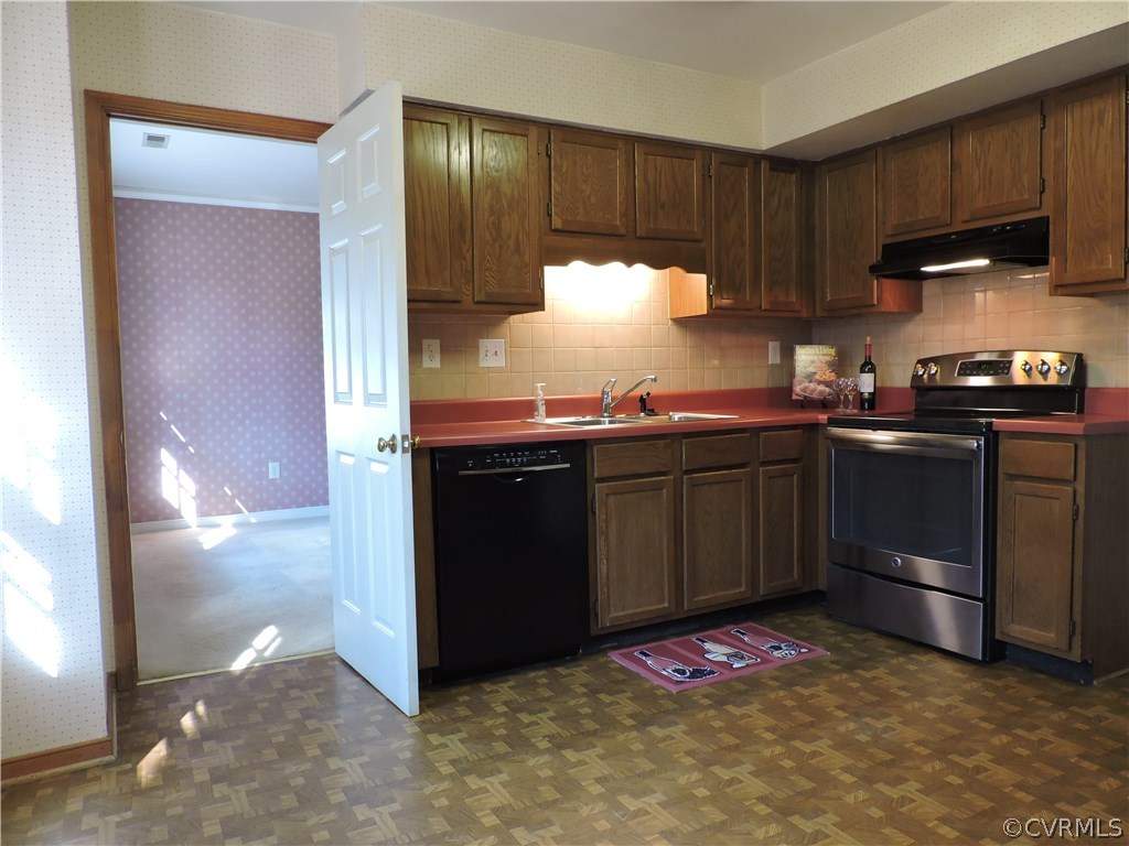 5810 Mill Spring Road Midlothian, VA 23112 - Photo 6 of 23 a kitchen with stainless steel appliances granite countertop a sink stove and cabinets