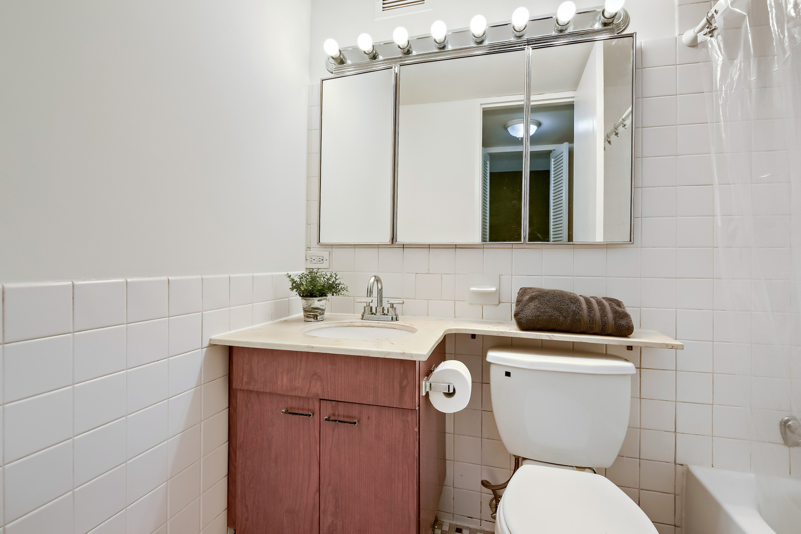 720 West Gordon Terrace, Unit 3R Chicago, IL 60613 - Photo 9 of 11