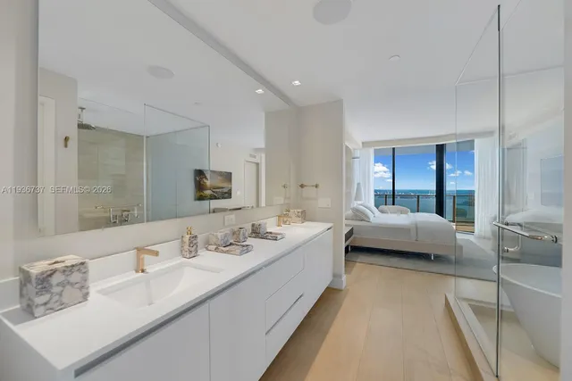 $3,850,000 | 700 Northeast 24th Street, Unit 5207, Miami, FL 33137