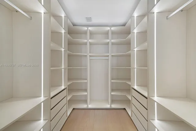 $3,850,000 | 700 Northeast 24th Street, Unit 5207, Miami, FL 33137