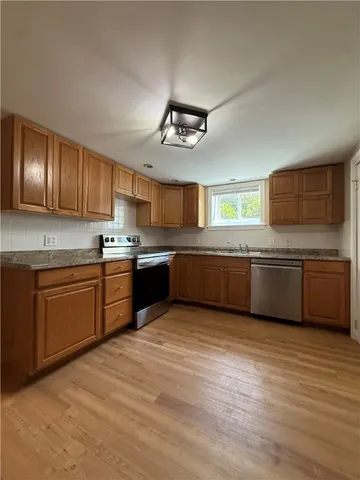 $2,500 | 313 State Street, Bristol, RI 02809