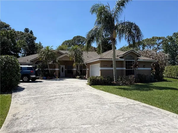 $659,900 | 1008 Southwest Hunt Club Circle, Palm City, FL 34990