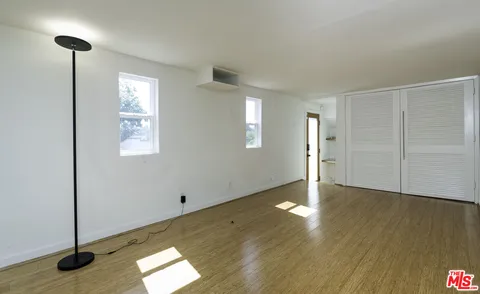 a view of entryway and hall yard