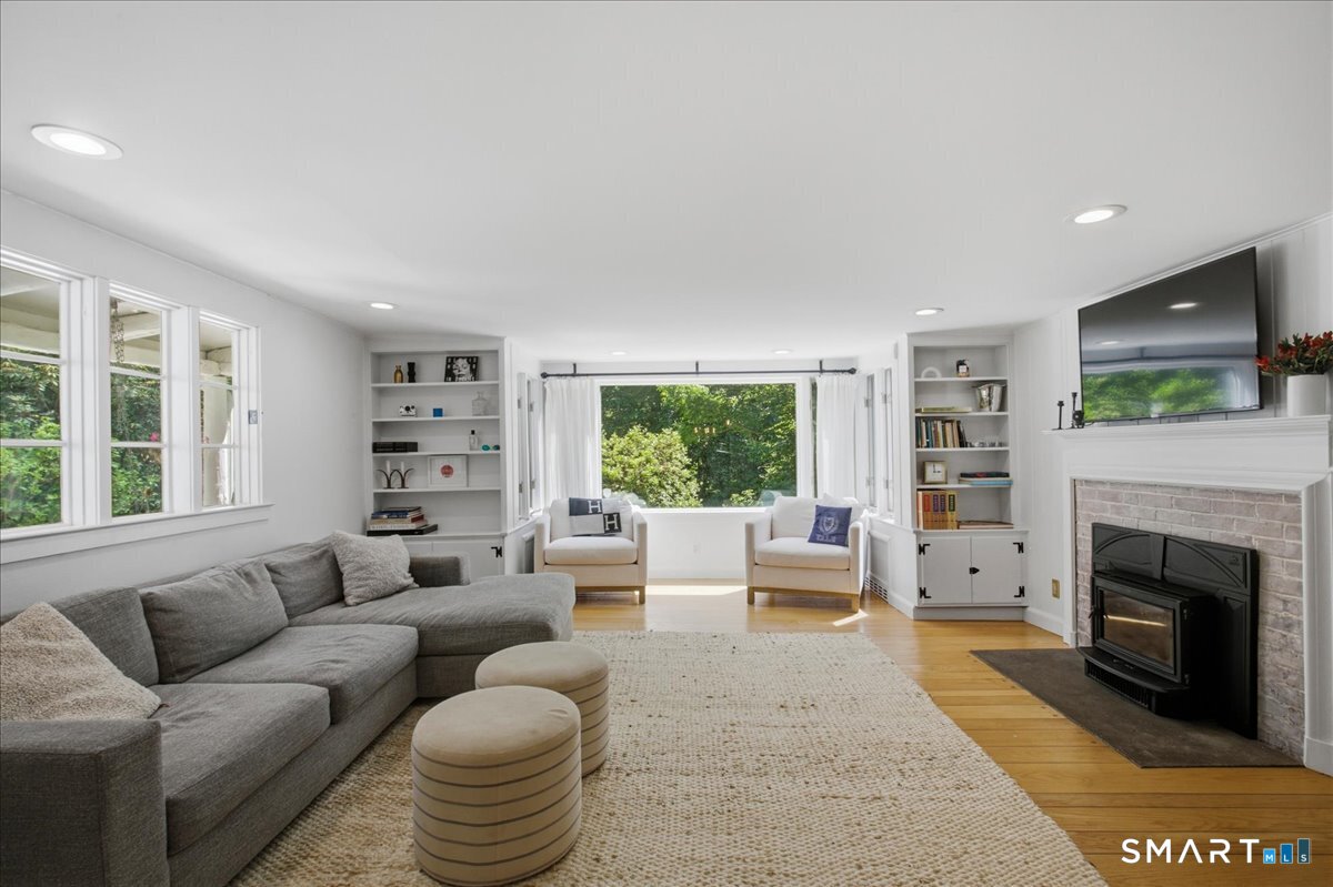 247 Chestnut Hill Road Stamford, CT 06903 - Photo 9 of 30