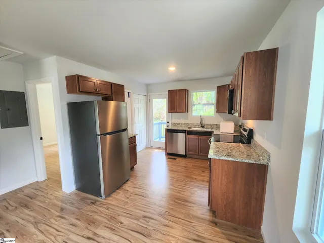 $1,300 | 109 2nd Street, Unit 1, Greenville, SC 29605