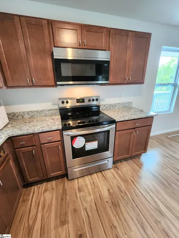 $1,300 | 109 2nd Street, Unit 1, Greenville, SC 29605