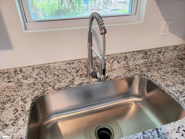 $1,300 | 109 2nd Street, Unit 1, Greenville, SC 29605