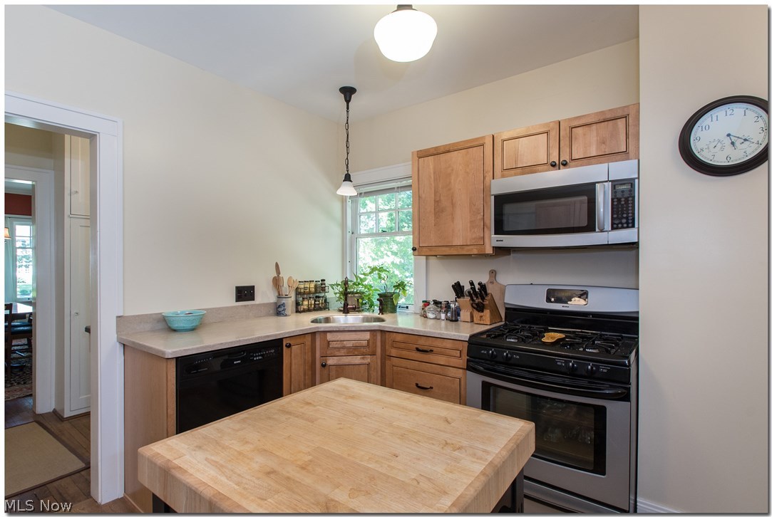2565 Guilford Road Cleveland, OH 44118 - Photo 12 of 21 Gallery Image 12