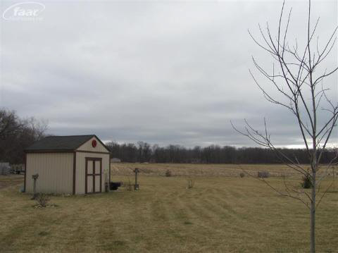 5440 East Carpenter Road Flint, MI 48506 - Photo 8 of 16 20217166-7.JPG