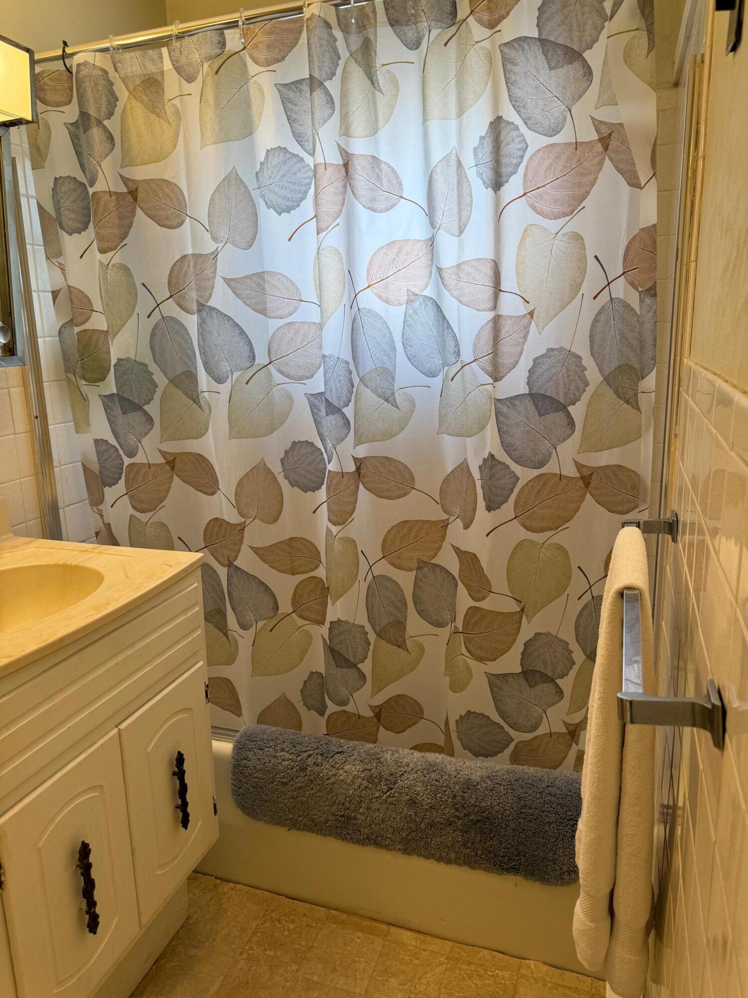 111 Rosedale Avenue Covington, VA 24426 - Photo 17 of 26 Bath