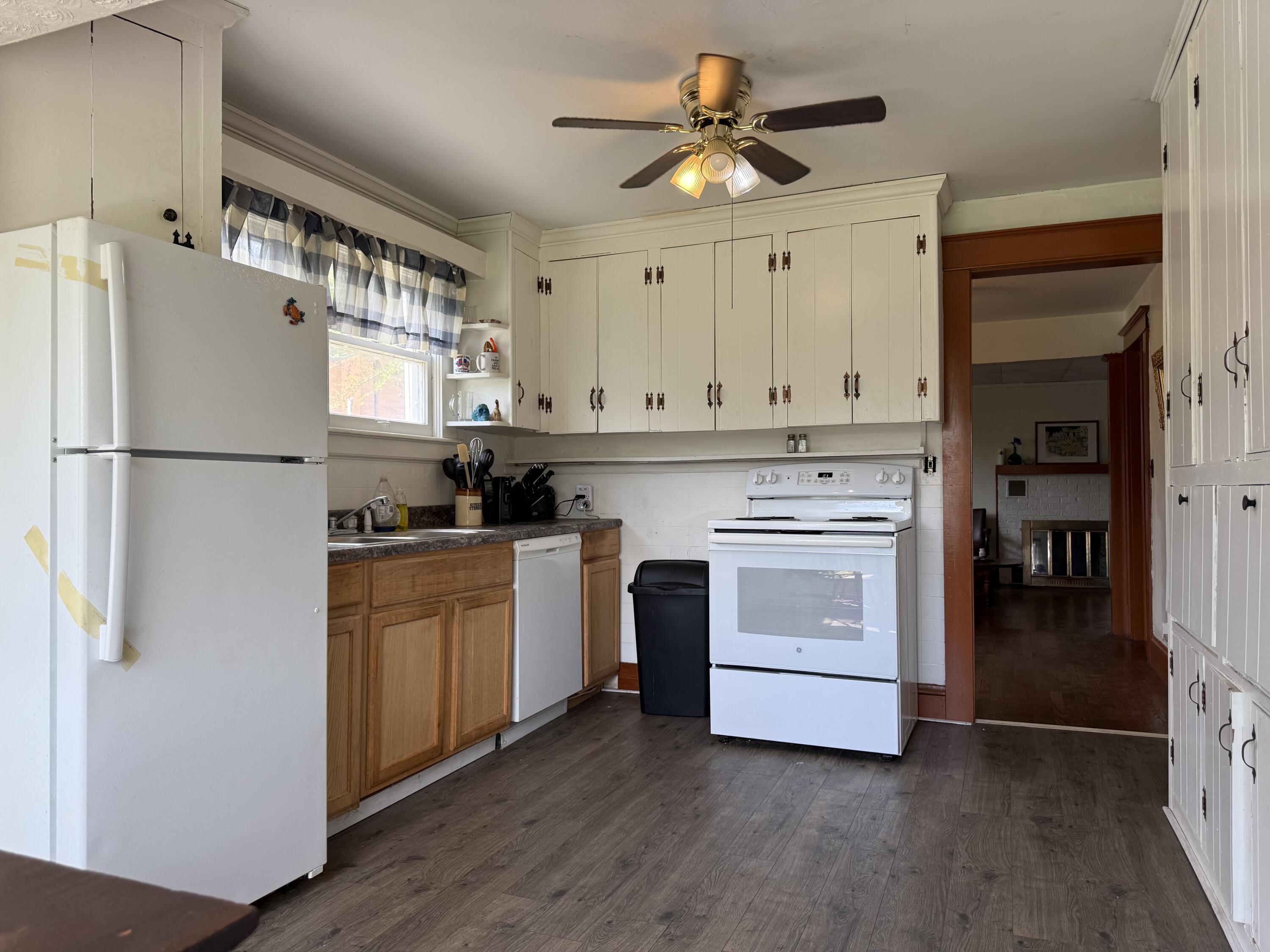 111 Rosedale Avenue Covington, VA 24426 - Photo 10 of 26 Kitchen