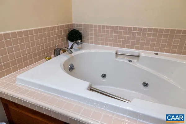 $389,000 | 1808 High Ridge, Roseland, VA 22967