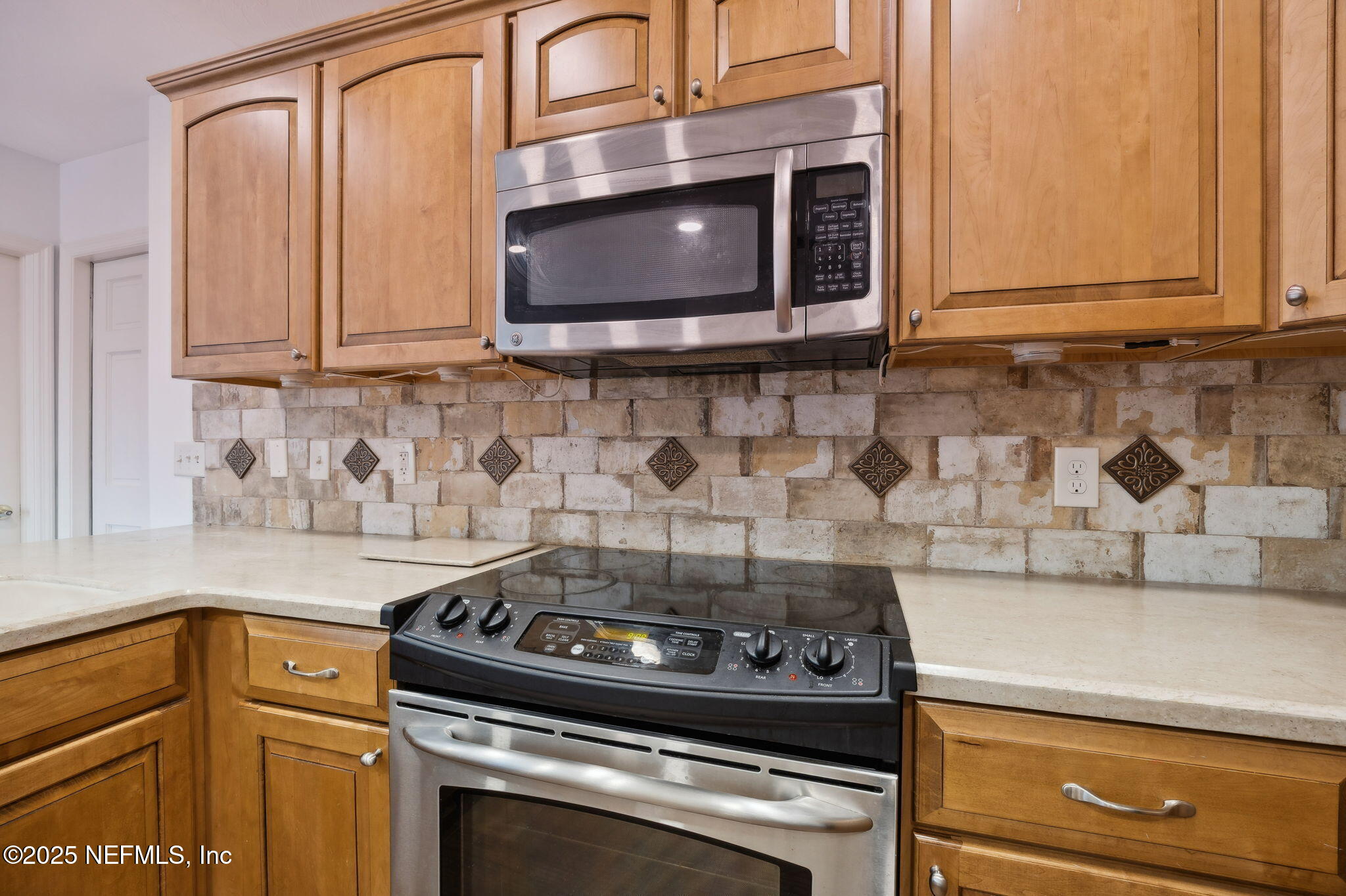 4063 Mizner Court Jacksonville, FL 32217 - Photo 11 of 28 Glass Cooktop