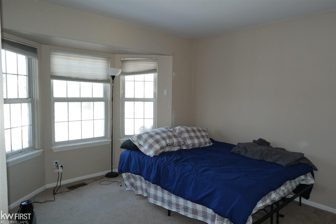 7041 Brewer Road Flint, MI 48507 - Photo 8 of 19 31372536-7.JPG