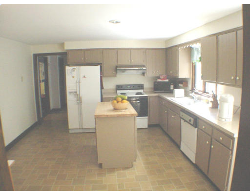 14 Nottingham Road Westborough, MA 01581 - Photo 3 of 13 Gallery Image 3