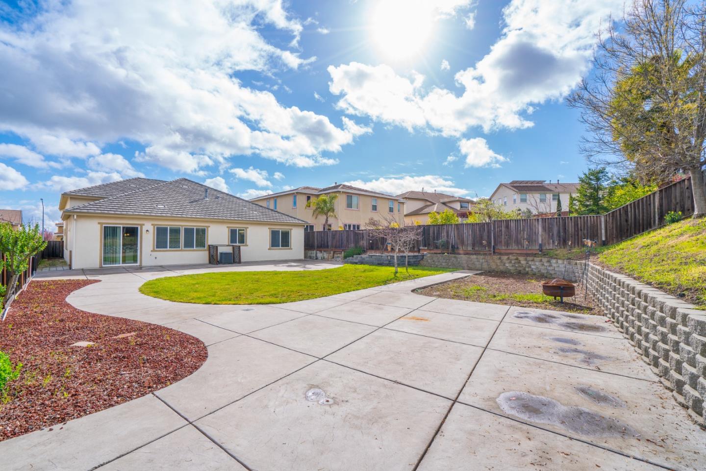 1591 Rio Verde Circle Bay Point, CA 94565 - Photo 4 of 23