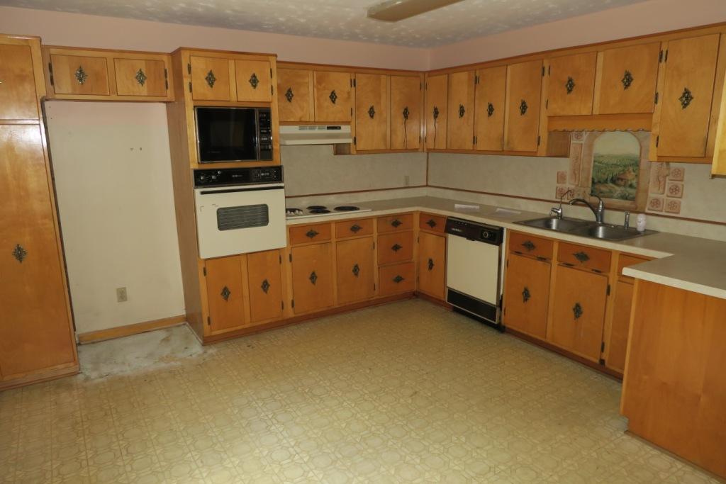 4364 Pitzer Road Roanoke, VA 24014 - Photo 2 of 15 Kitchen