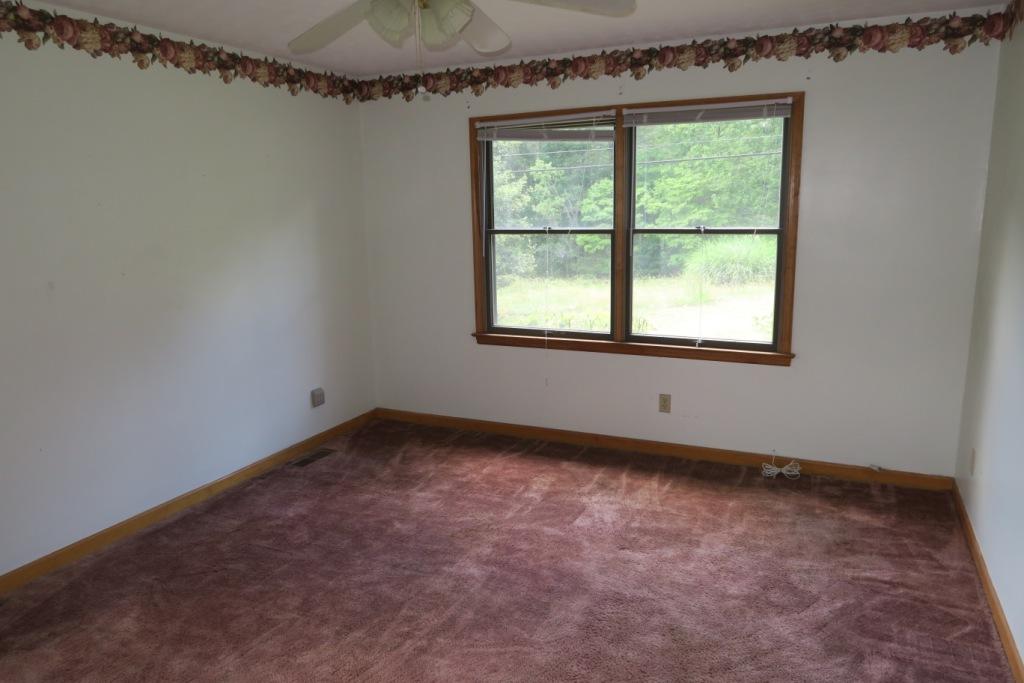 4364 Pitzer Road Roanoke, VA 24014 - Photo 11 of 15 Entry Level Master Suite