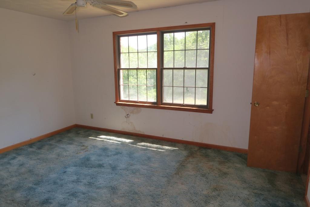 4364 Pitzer Road Roanoke, VA 24014 - Photo 13 of 15 Upper Level Master Suite