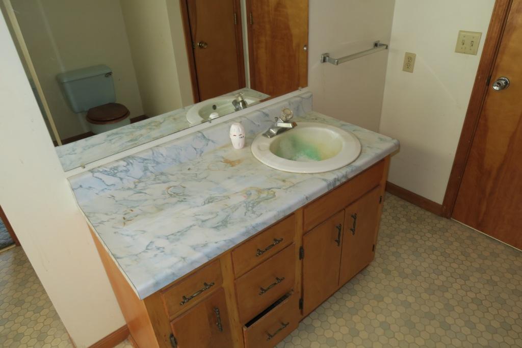 4364 Pitzer Road Roanoke, VA 24014 - Photo 14 of 15 Upper Level Master Bath