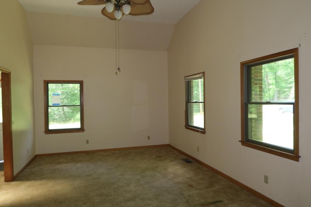 4364 Pitzer Road Roanoke, VA 24014 - Photo 8 of 15 Living Room
