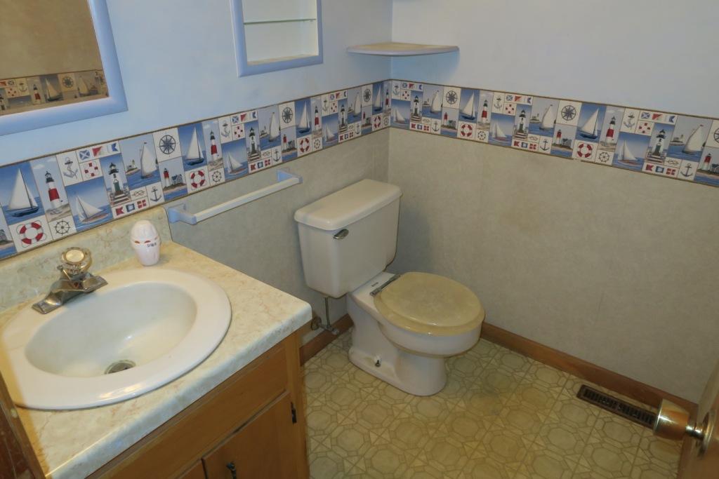 4364 Pitzer Road Roanoke, VA 24014 - Photo 10 of 15 Entry Level Half Bath